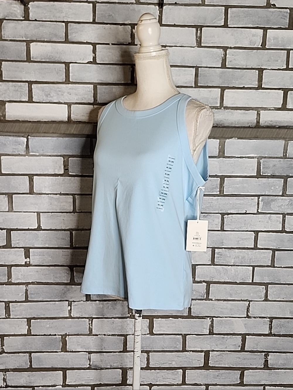 • NWT Free Assembly Women's Sleeveless Cutaway Tank Top Size XXL Star Light Blue